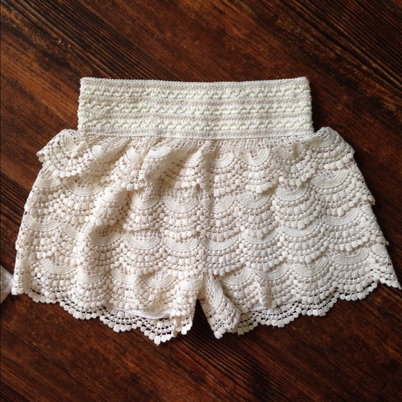 SOLD ON VINTED Cream Lace Shorts