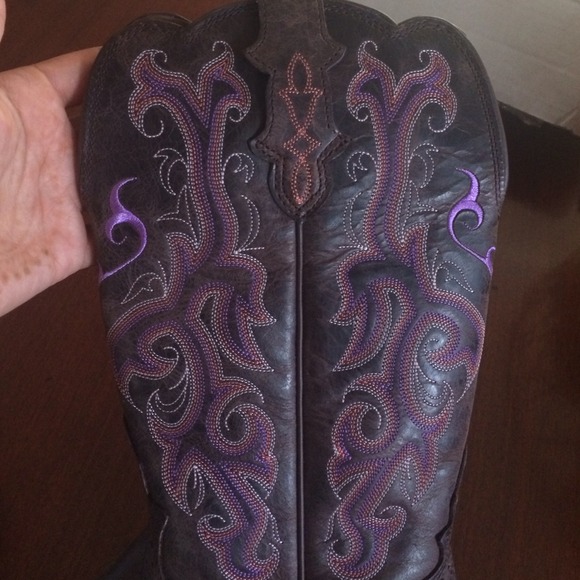 New justin boots!! 🚫sold🚫 - Picture 2 of 4