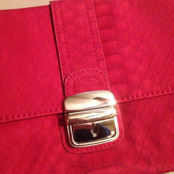 NWT Express Clutch - Picture 2 of 4