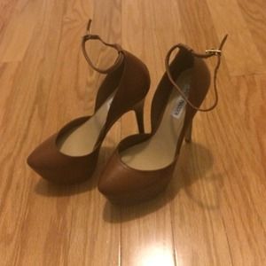 WORN ONCE! Brand new Steve Madden pumps.
