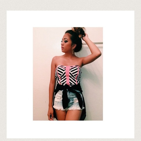 π«SOLDπ«Stripes strapless top - Picture 2 of 2