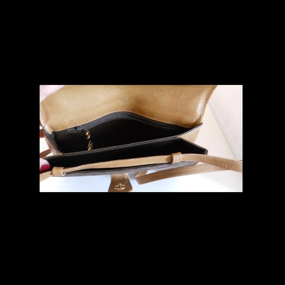 💢💢💢SOLD 💢💢💢GUCCI VINTAGE CROSSBODY HANDBAG - Picture 3 of 3