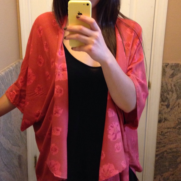 SOLD Brandy Melville kimono - Picture 4 of 4