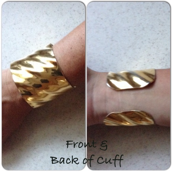 HP 12/5🎉🎉 Gorgeous Gold Cuff - Picture 3 of 4