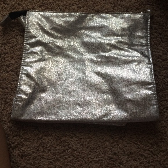 Metallic oversized clutch