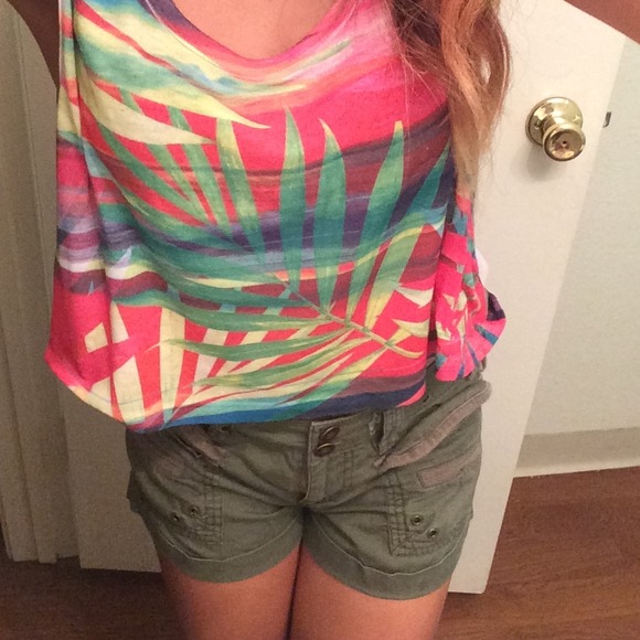 🚫SOLD🚫Hawaiian crop - Picture 3 of 3