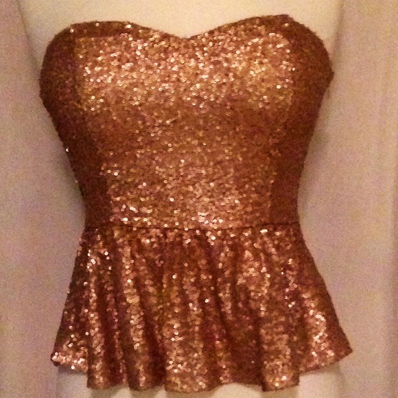PERFECT FOR NYE!! Gold strapless peplum top