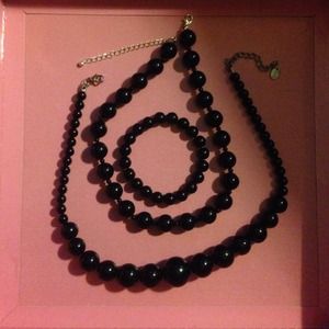 Black bead necklaces with bracelet