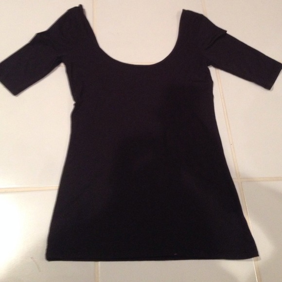 Black low back scoop neck tee