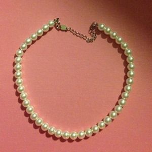 White pearl bead necklace