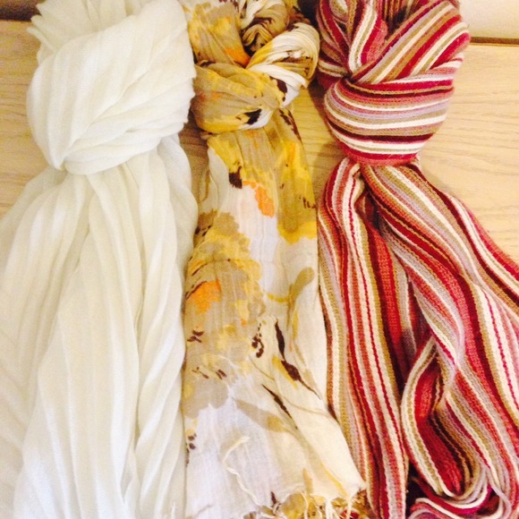 ✨Scarf bundle✨!!