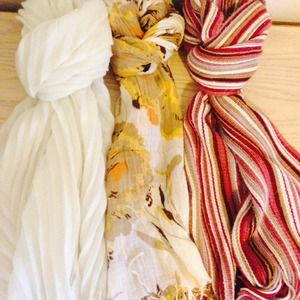 ✨Scarf bundle✨!!