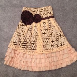 👏🎉🎈HOST PICK🎈🎉👏 Peach and brown eyelet dress