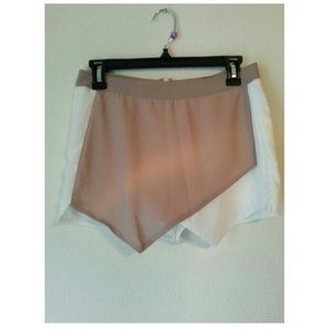 BNWOT Beige & White Envelope Skort