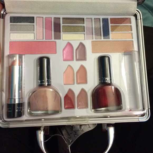 Makeup box with makeup