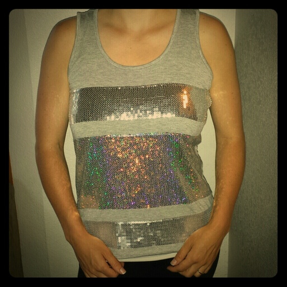 pink.rose Tops - Grey Sparkle Tank