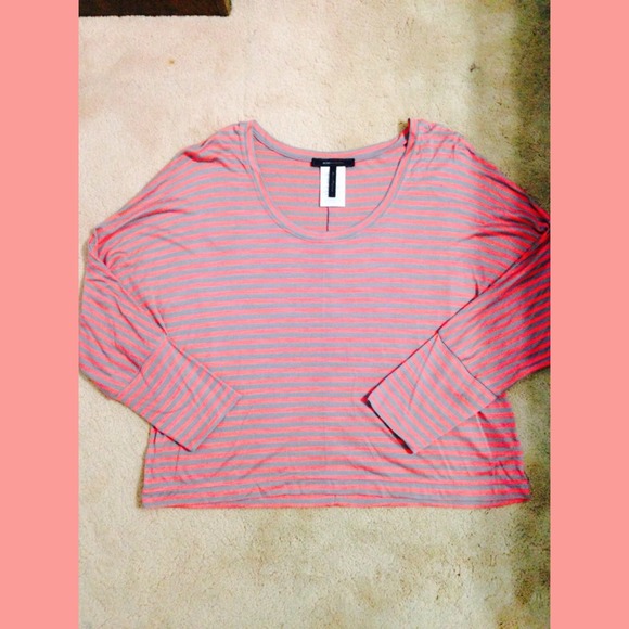 BCBGMAXAZRIA Wide arm t shirt NWOT