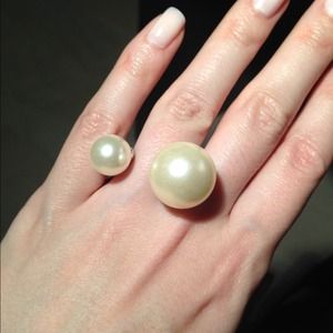 Double pearl ring and tribal earrings