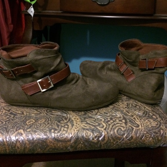 Brown belt boots