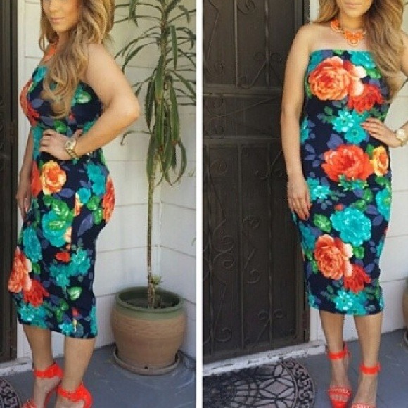 Strapless floral midi dress 💐