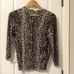 Price ⬇️ JCrew Sweater size small but fits Medium