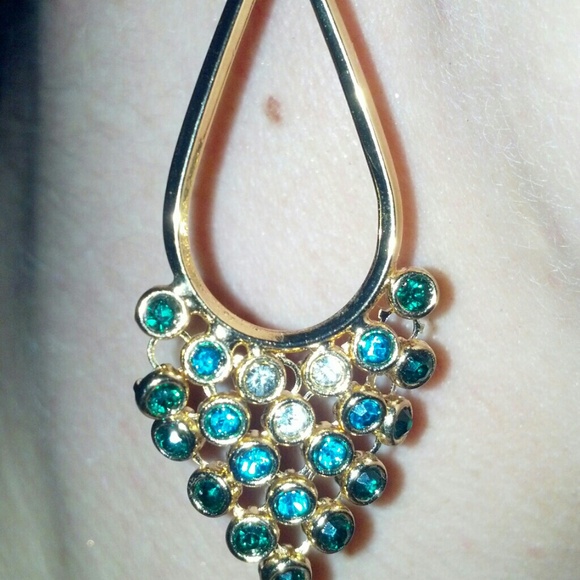Teardrop loops with beading - Picture 3 of 4