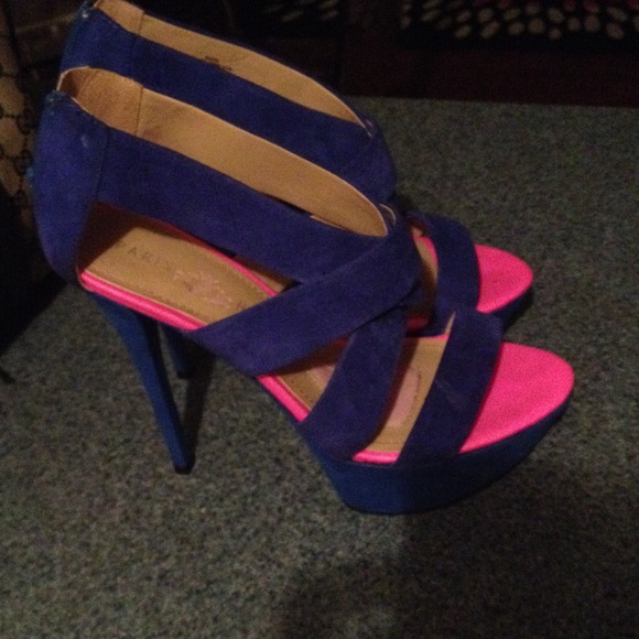 #ParisHilton sandals