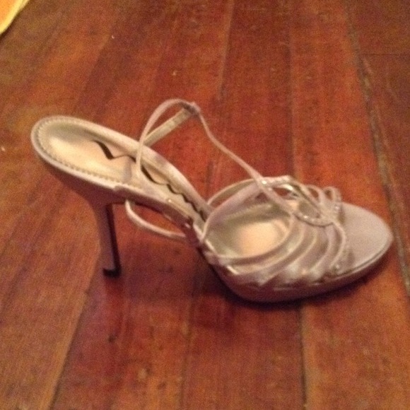 Heels - Picture 2 of 4