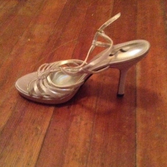 Heels - Picture 3 of 4