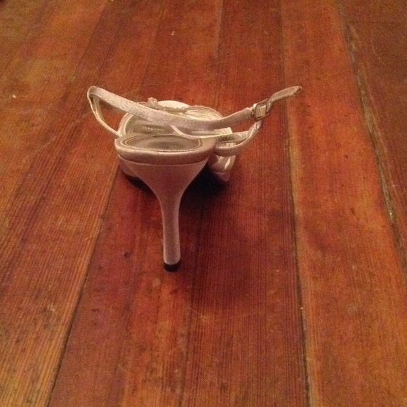 Heels - Picture 4 of 4