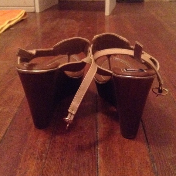 Wedge - Picture 2 of 4