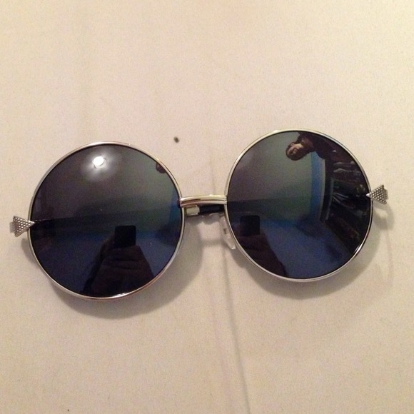SOLD ON VINTED Vintage Round Sunnies