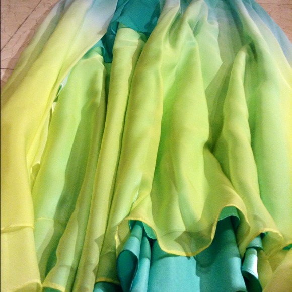 Dress 💚💛💚💛💚 - Picture 4 of 4