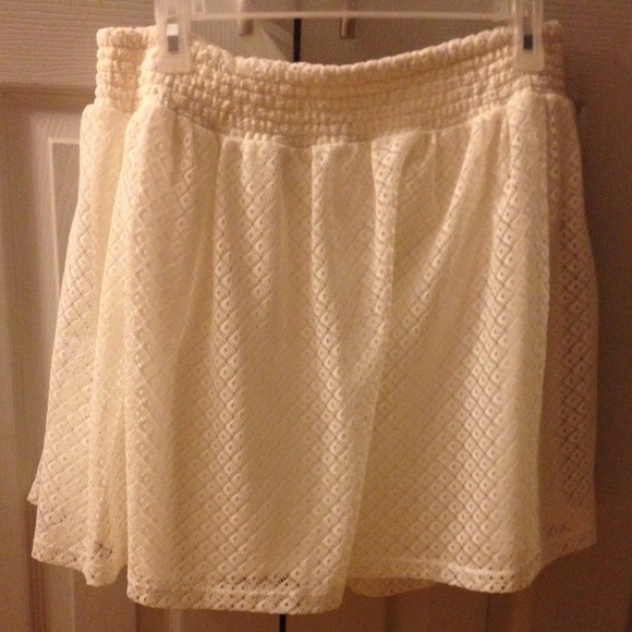 White skirt - Picture 1 of 4