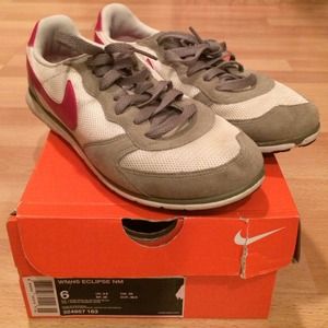 Nike Women's 'Eclipse' Shoes, Size 6