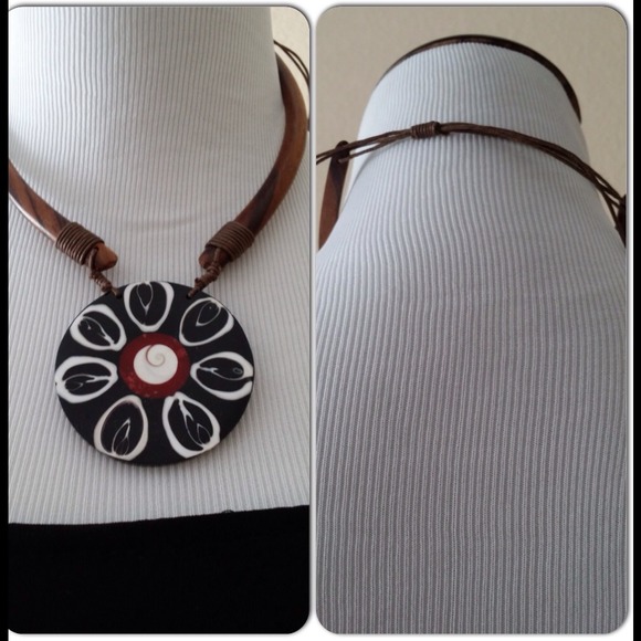 🌺20% off bundle🌺Handmade wood and shell necklace - Picture 2 of 2