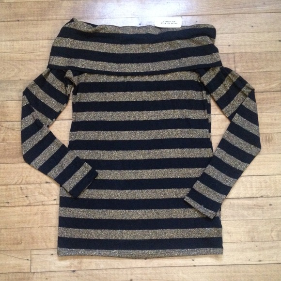 Off the Shoulder Striped Top - Picture 2 of 2