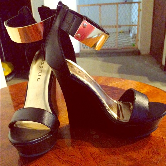 Black wedges never been worn!