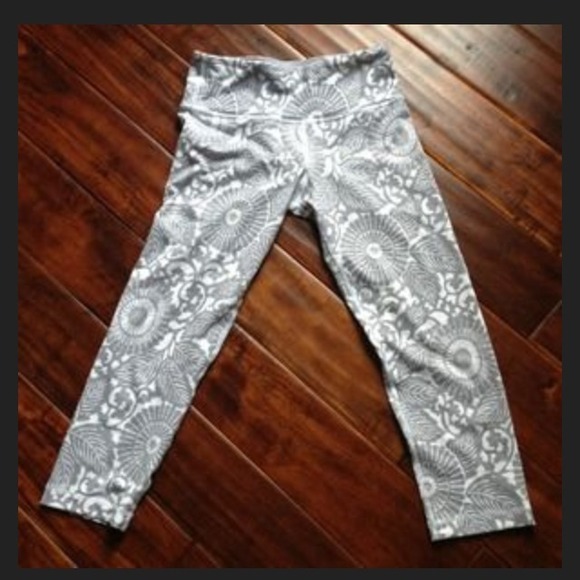 Lululemon size 8 beachy floral WU