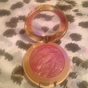Milani baked Powser Blush