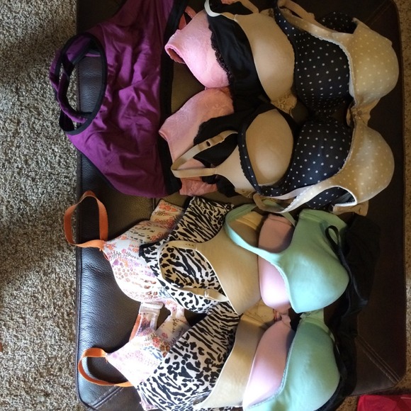 Lot of Victoria's Secret/Calvin Klein bras!