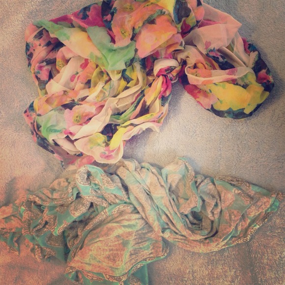 2 for $10! Fashion scarfs ! 🎀 1 for $6