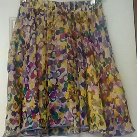 Multicolored skirt that  flows from waist - Picture 2 of 3