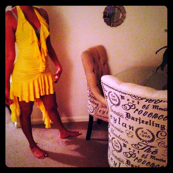HOT yellow dress! Perfect for night out