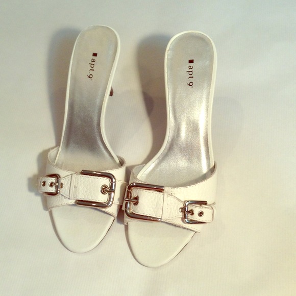 NWOT white leather heels