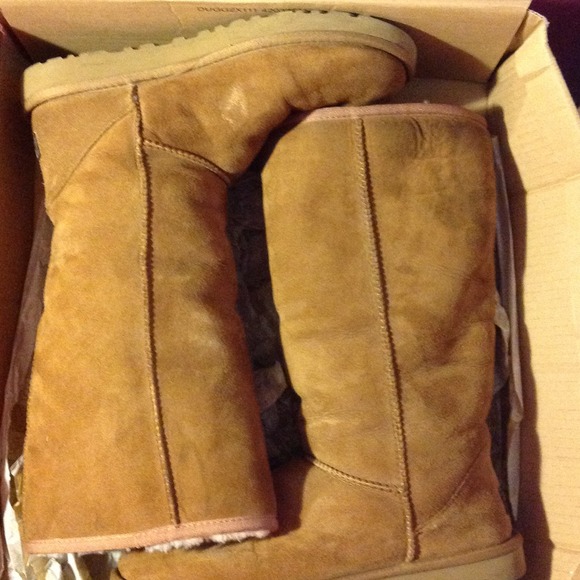 Chestnut Uggs! - Picture 2 of 3