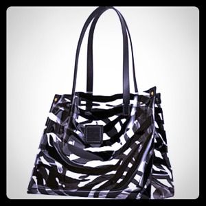 Dooney & Bourke Zebra Shopper 🎉