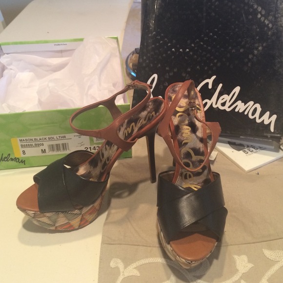 NEVER WORN!!! Black and Tan leather scrappy heel!