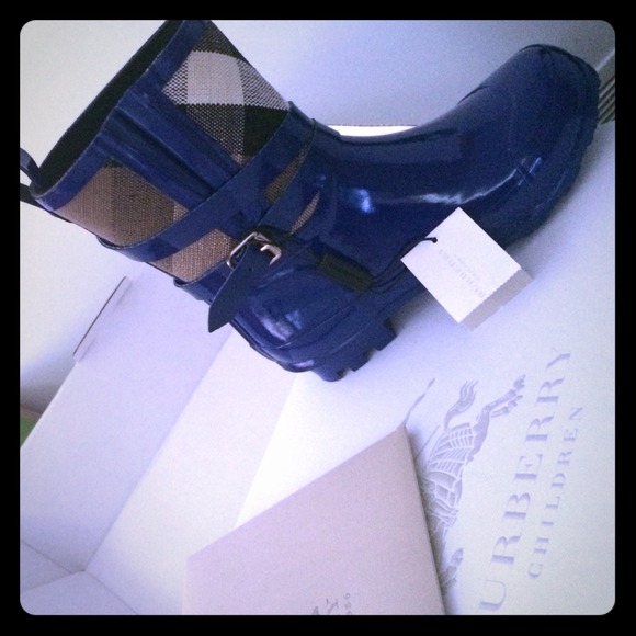 Burberry kids rainboots! SIZE 33 EU NEVER WORN
