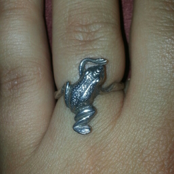 Sterling silver frog ring